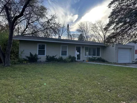 1210 Corrinne St, Midland, MI 48642