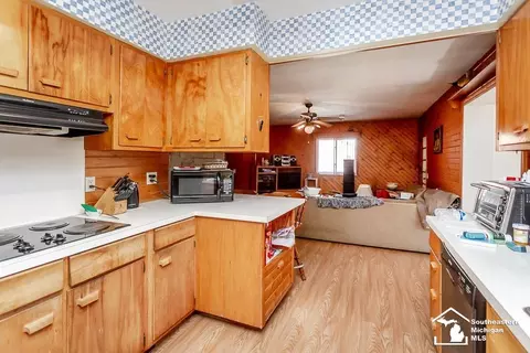 7756 Indian, Temperance, MI 48182 photo 19