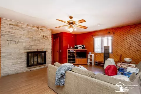7756 Indian, Temperance, MI 48182 photo 11