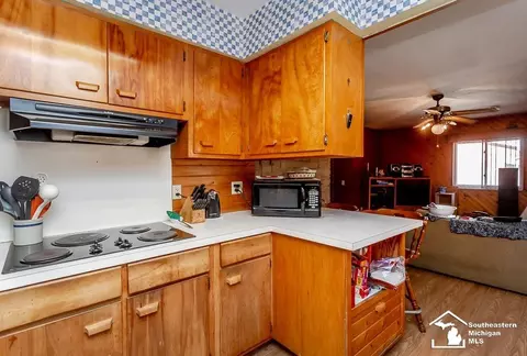 7756 Indian, Temperance, MI 48182 photo 18