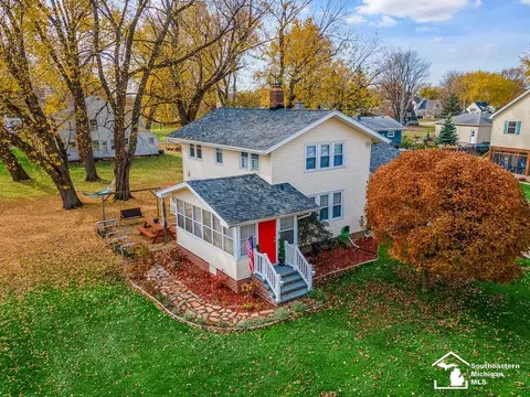 12259 Lakeshore, La Salle, MI 48145