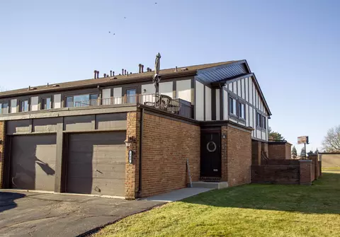 209 Country Clb, Saint Clair Shores, MI 48082