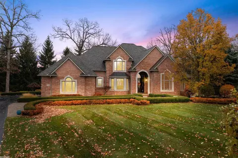 7320 Forest Knl, Washington, MI 48095