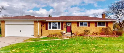 245 Clinton Riv, Mount Clemens, MI 48043