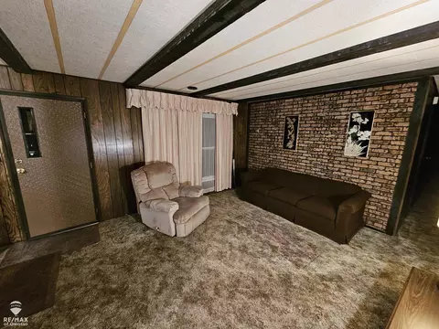 1354 Crest Dr, Gladwin, MI 48624 photo 2