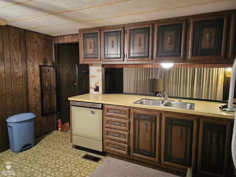 1354 Crest Dr, Gladwin, MI 48624 photo 7