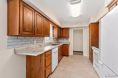 2386 E Clearview, Adrian, MI 49221 photo 26