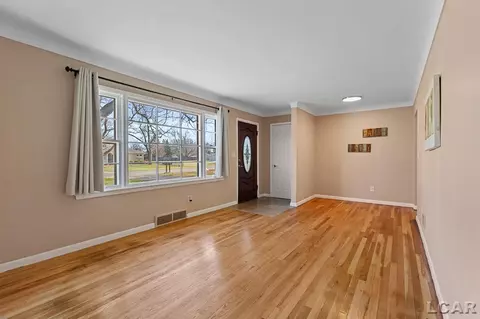 2386 E Clearview, Adrian, MI 49221 photo 7