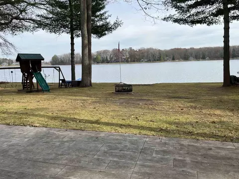 4880 Queens, Gladwin, MI 48624 photo 3