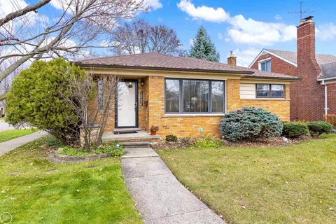 20201 Lochmoor, Harper Woods, MI 48225