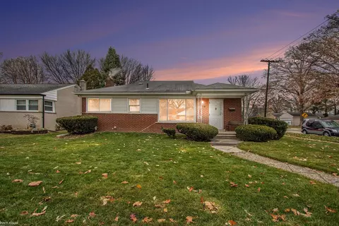 22833 Englehardt, Saint Clair Shores, MI 48080
