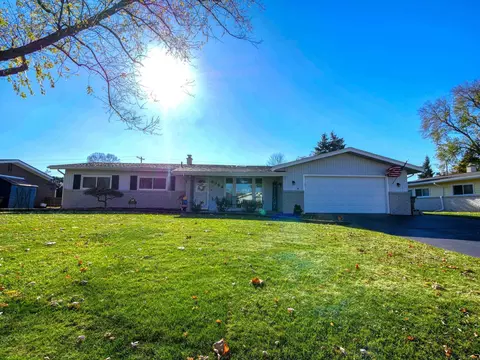 8364 Carriage Hl, Shelby Township, MI 48317