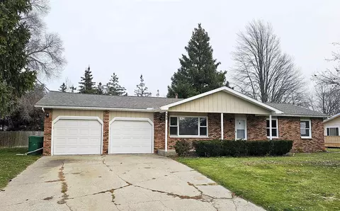 304 Widmer, Auburn, MI 48611