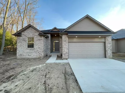 657 Shadow Brooke UNIT 7, Tecumseh, MI 49286