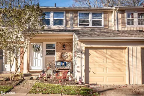 5394 Breeze Hl, Troy, MI 48098