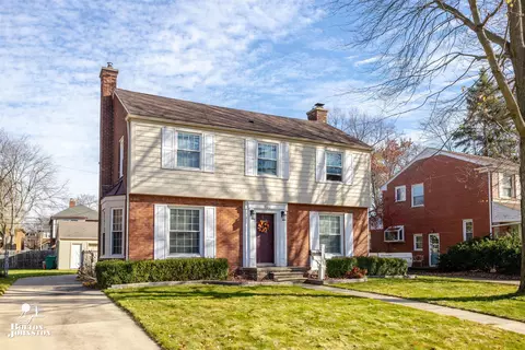 932 Lakepointe, Grosse Pointe Park, MI 48230