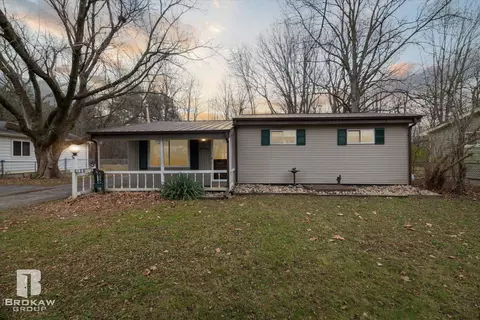 2129 Bramblewood, Burton, MI 48519