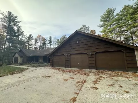 n1511 River Drive, Menominee, MI 49858