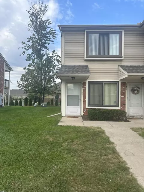 30671 Hidden Pnes, Roseville, MI 48066