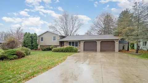 7865 N N Riv, Freeland, MI 48623