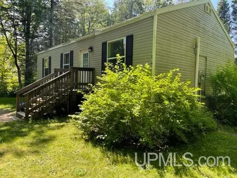 402 Green Gdn, Marquette, MI 49855