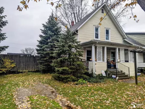 836 Smith, Monroe, MI 48161 photo 2