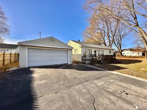 3272 Navarre, Monroe, MI 48162 photo 2