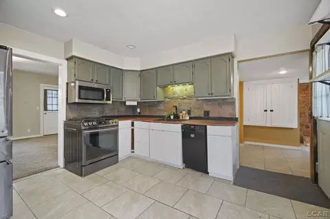 804 E Hunt, Adrian, MI 49221 photo 13