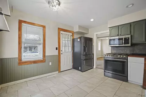 804 E Hunt, Adrian, MI 49221 photo 12