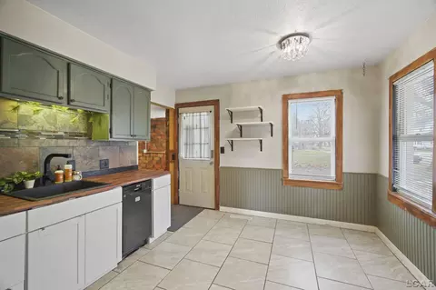 804 E Hunt, Adrian, MI 49221 photo 11