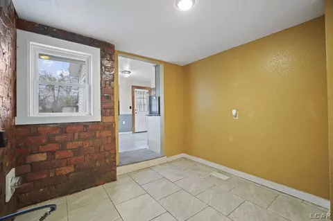 804 E Hunt, Adrian, MI 49221 photo 15
