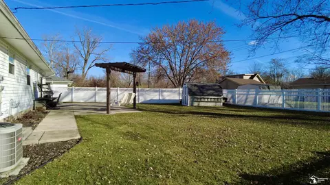 481 Fox, Monroe, MI 48161 photo 3
