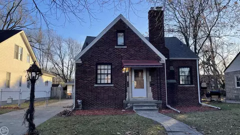 15734 Deerfield, Eastpointe, MI 48021
