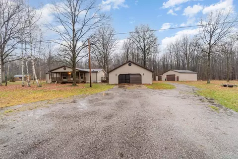 12416 Bell, Burt, MI 48417 photo 3