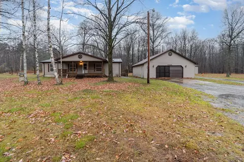 12416 Bell, Burt, MI 48417 photo 2
