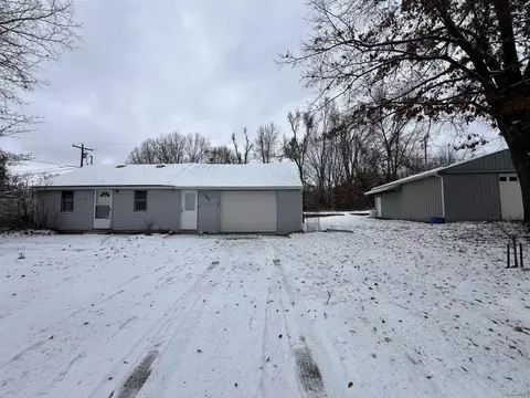 2220 E Vly, Adrian, MI 49221 photo 4