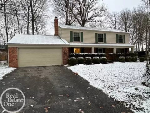 30576 E Lincolnshire, Beverly Hills, MI 48025