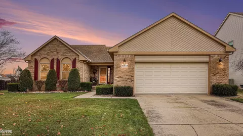 46868 Cascade Ct, Macomb, MI 48044