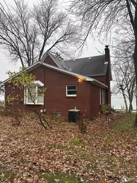 22596 East Riv, Grosse Ile, MI 48138 photo 4