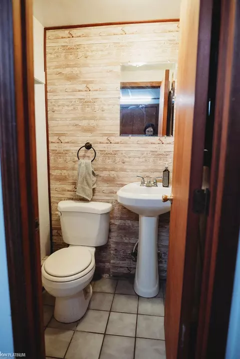17033 Central, Romulus, MI 48174 photo 8