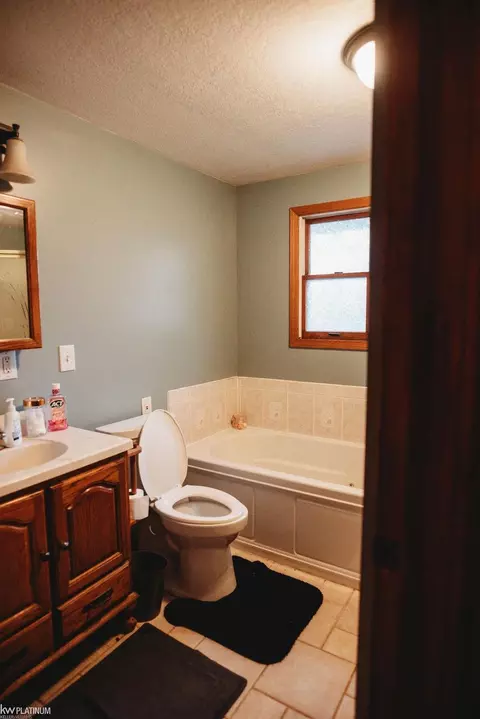 17033 Central, Romulus, MI 48174 photo 25