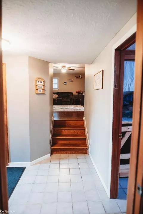 17033 Central, Romulus, MI 48174 photo 13