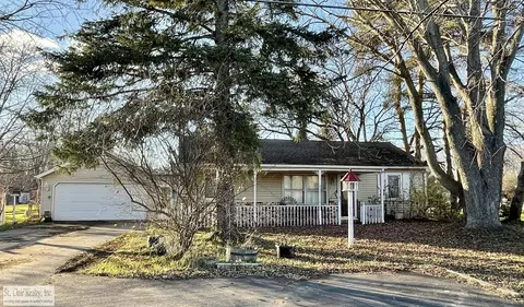 907 Wadhams Rd, Kimball, MI 48074
