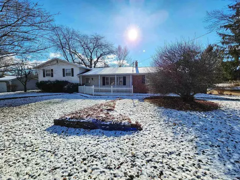 704 Hampton, Chesaning, MI 48616