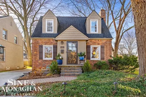 1379 Hampton, Grosse Pointe Woods, MI 48236