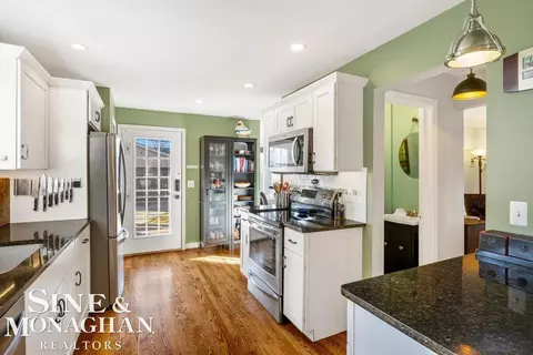 1379 Hampton, Grosse Pointe Woods, MI 48236 photo 9