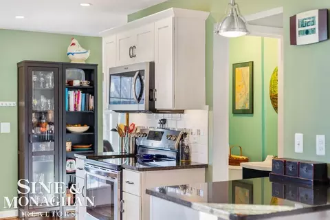 1379 Hampton, Grosse Pointe Woods, MI 48236 photo 10