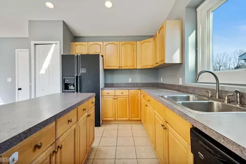 5376 Gardner E, Sterling Heights, MI 48310 photo 11