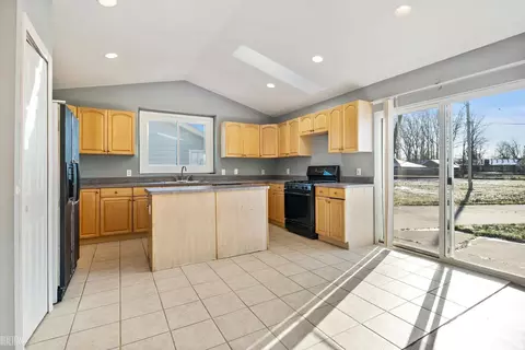 5376 Gardner E, Sterling Heights, MI 48310 photo 9