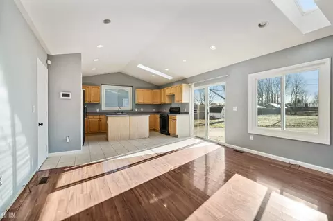 5376 Gardner E, Sterling Heights, MI 48310 photo 8